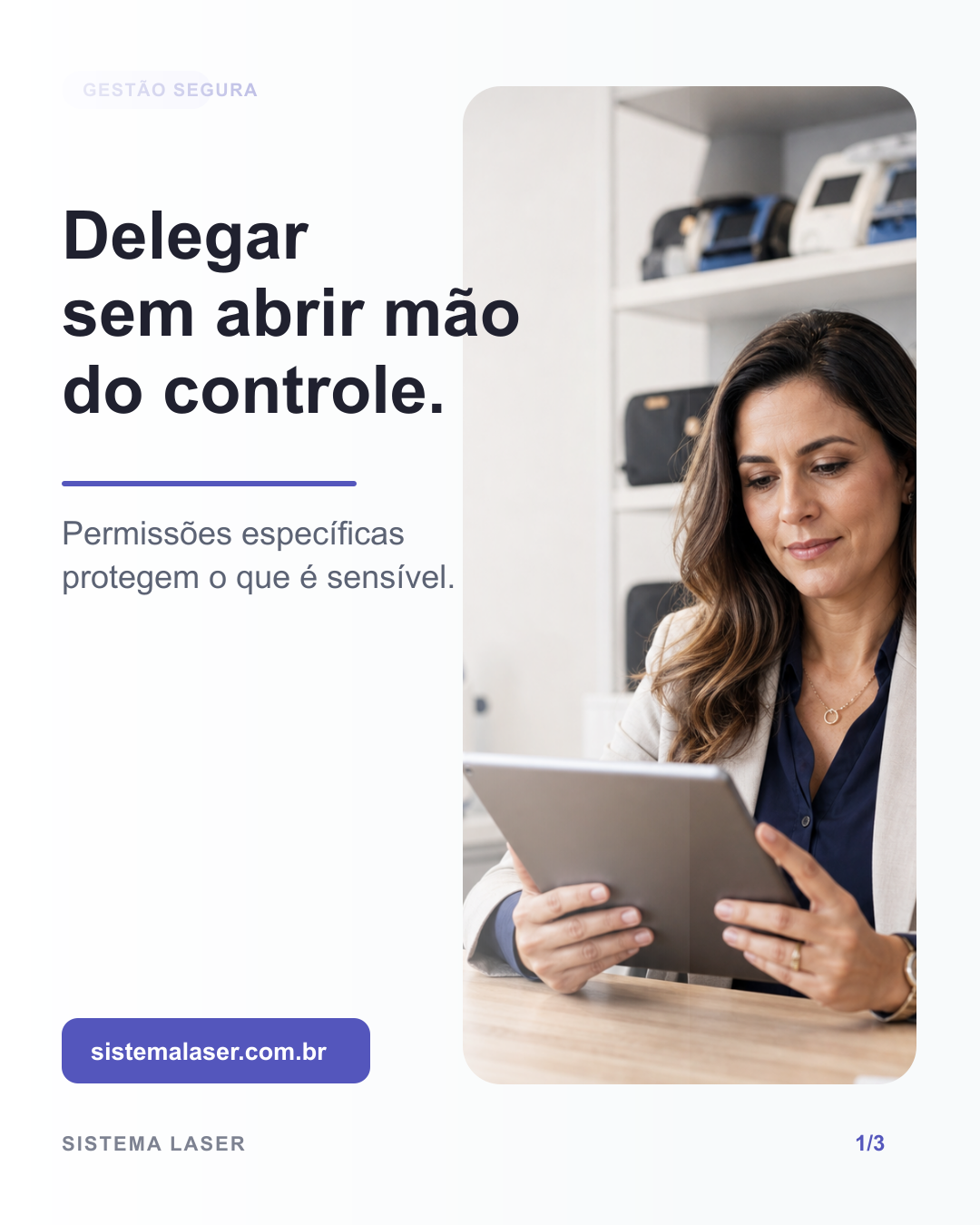 Gestora de locadora analisando a operação em um tablet com a mensagem delegar sem abrir mão do controle