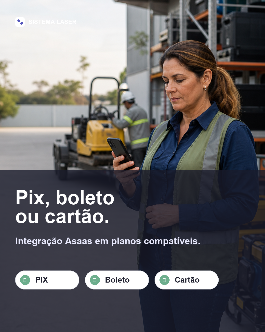 Proprietária de locadora de construção consultando cobranças por Pix, boleto e cartão